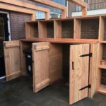 douglashouten pergola met containerkast en houtopslag