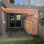 douglashouten pergola met containerkast en houtopslag